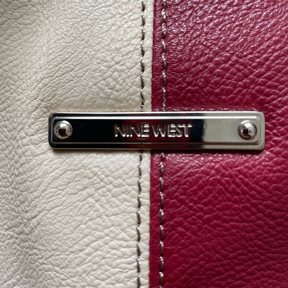 SOLD NWT Nine West red/tan strappy leathery purse w/pockets & adjustable straps. - Picture 9 of 10